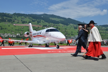 Illustration for article titled Swiss Aircraft Manufacturer Puts New Spin On Horse Drawn Carriage